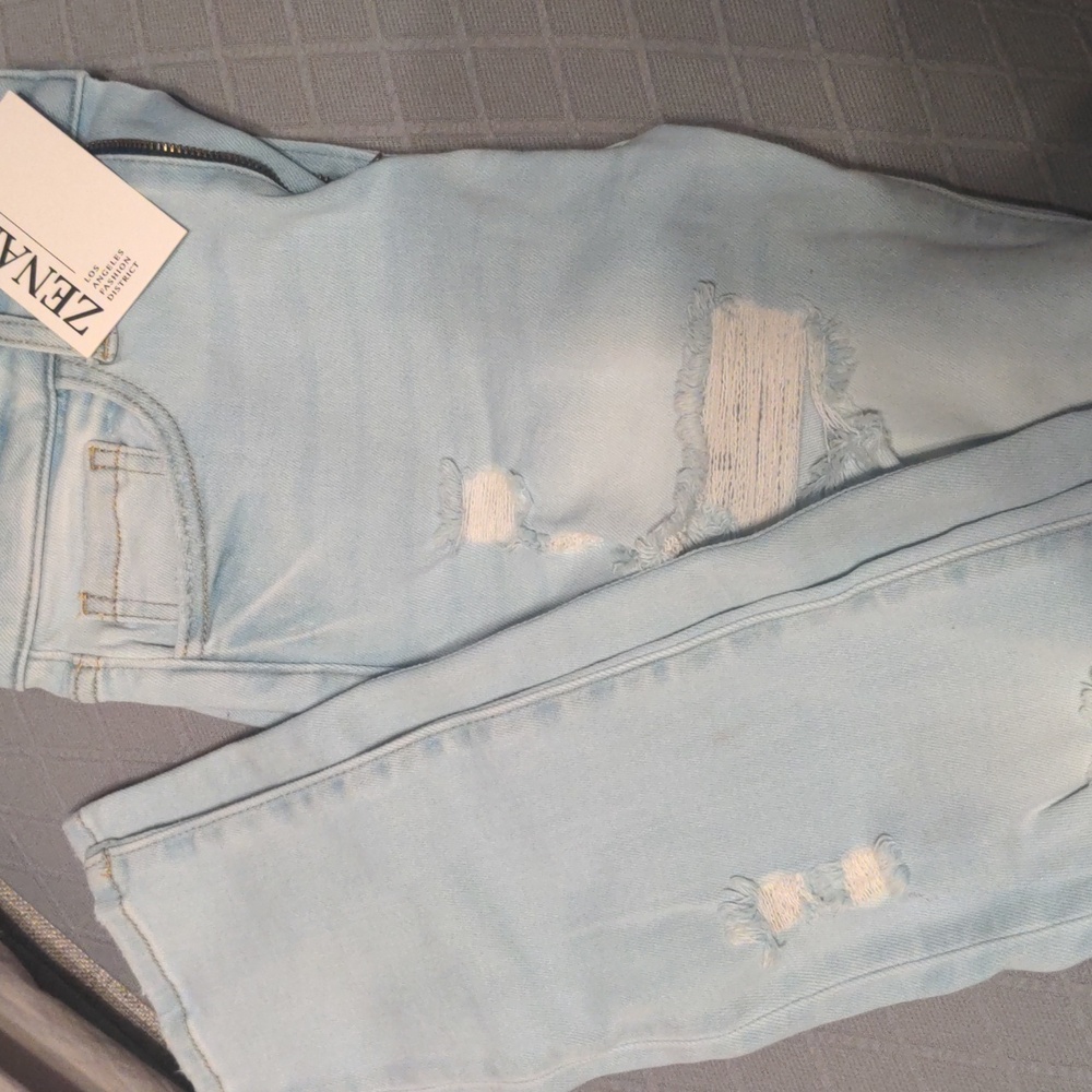 Zenana Distressed light wash jeans